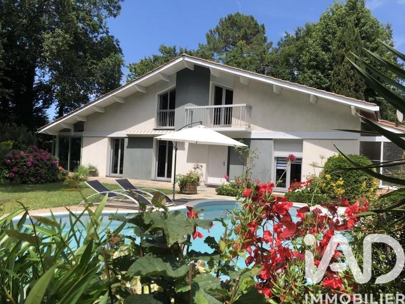 Maison - 184 m² - 7 pièces