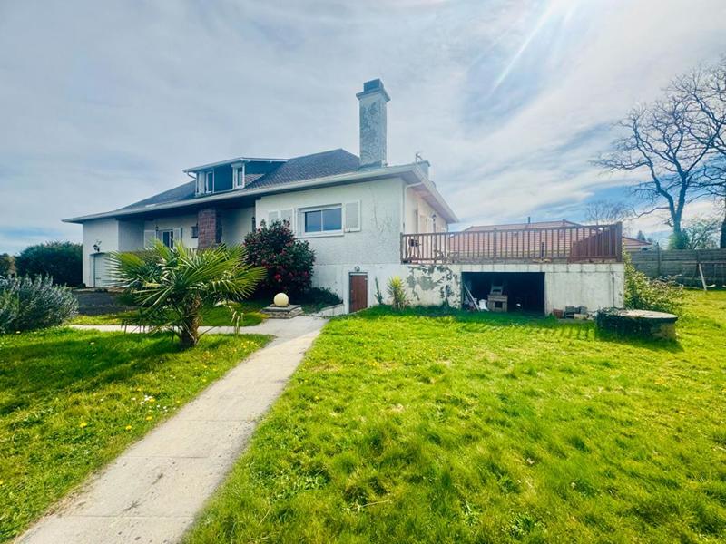 Maison - 233 m² - 6 pièces