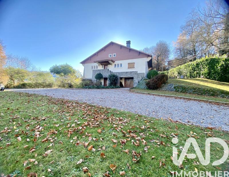 Maison - 275 m² - 10 pièces