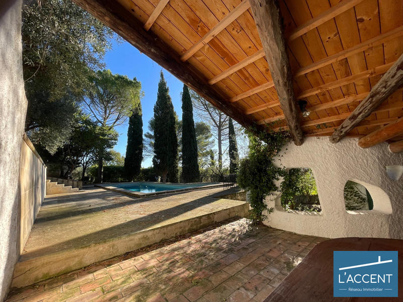 Maison - 375 m² - 15 pièces