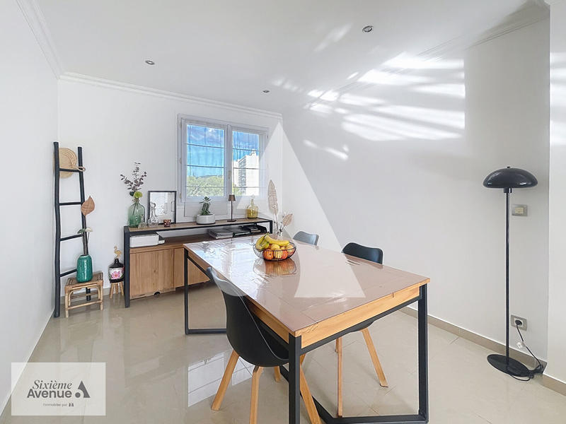 Appartement - 85 m² - 5 pièces