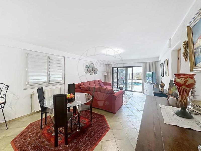 Maison - 204 m² - 8 pièces