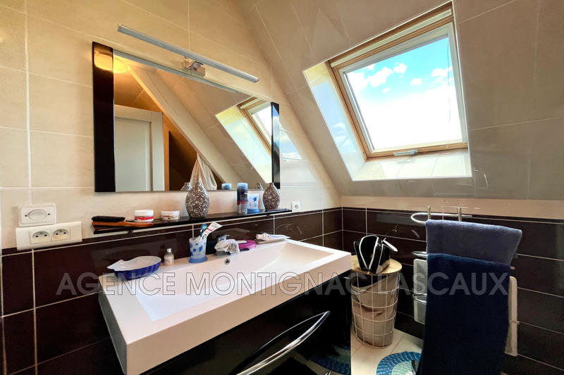 Maison - 220 m² - 6 pièces