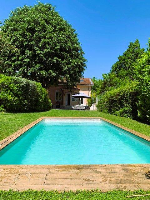 Maison - 239 m² - 7 pièces