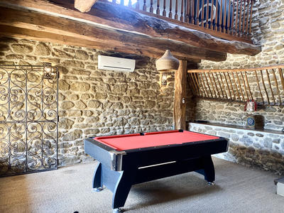 Maison - 202 m² - 7 pièces