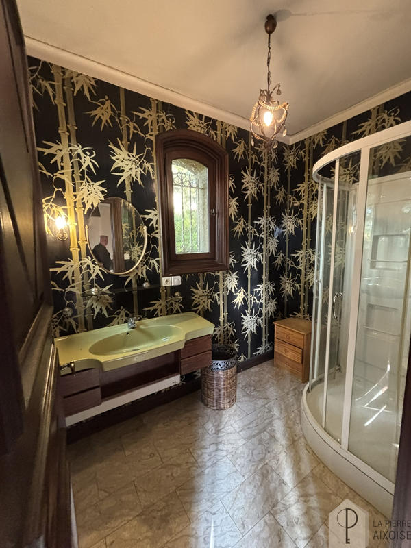 Maison - 198 m² - 8 pièces