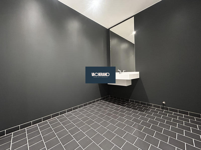 Bureau - 749 m² - 1 pièce