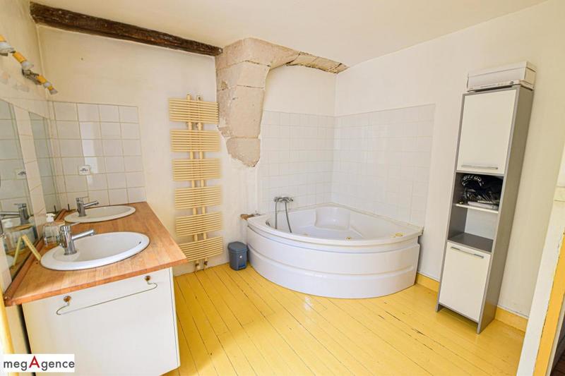 Maison - 277 m² - 12 pièces