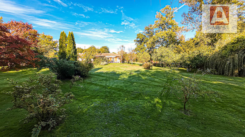 Maison - 235 m² - 8 pièces