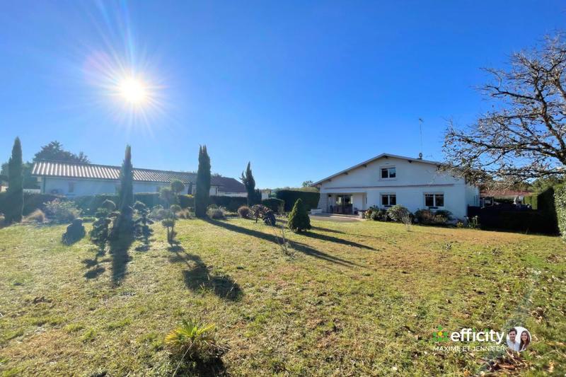 Maison - 260 m² - 7 pièces