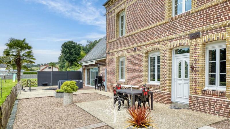 Maison bourgeoise - 212 m² - 8 pièces