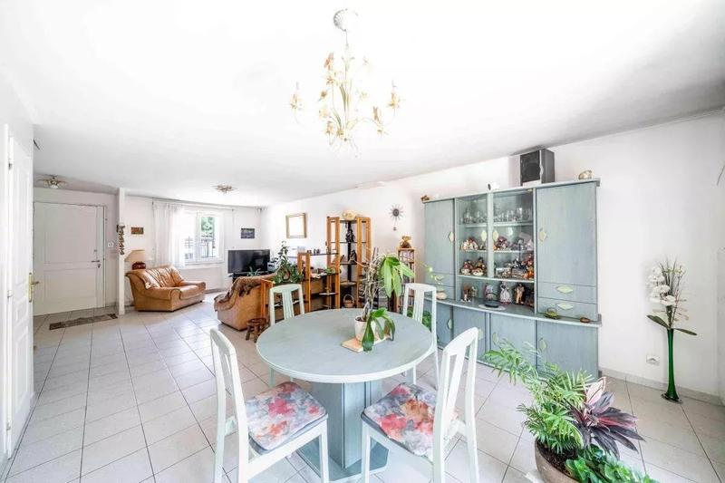 Maison - 230 m² - 5 pièces