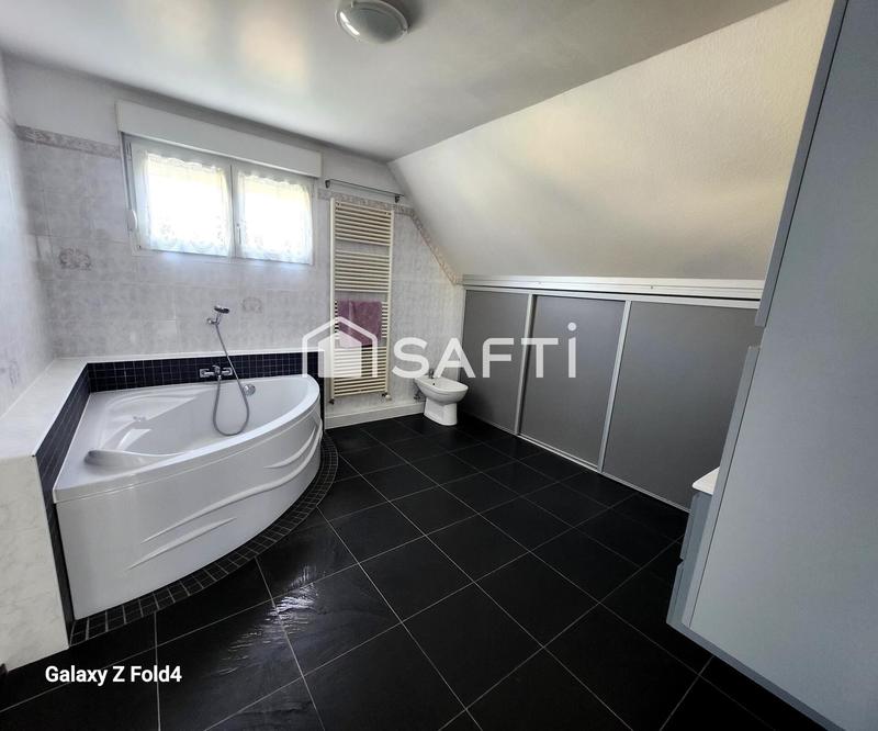 Maison - 213 m² - 9 pièces