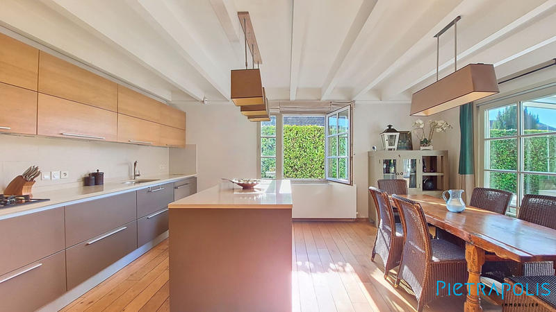 Maison - 170 m² - 6 pièces