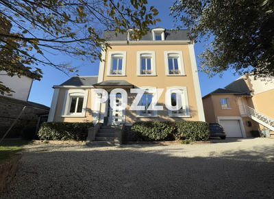 Maison - 190 m² - 8 pièces