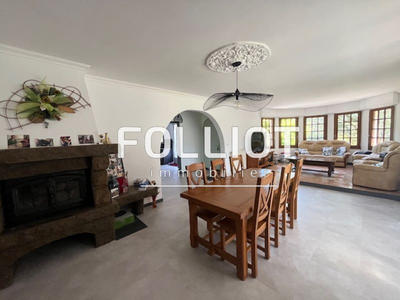 Maison - 177 m² - 7 pièces