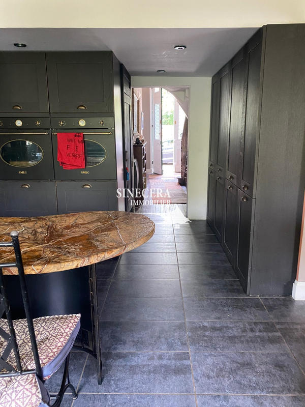 Maison - 220 m² - 7 pièces