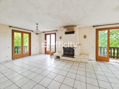 Maison - 115 m² - 7 pièces