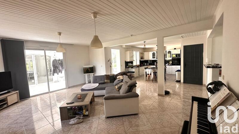 Maison - 239 m² - 8 pièces