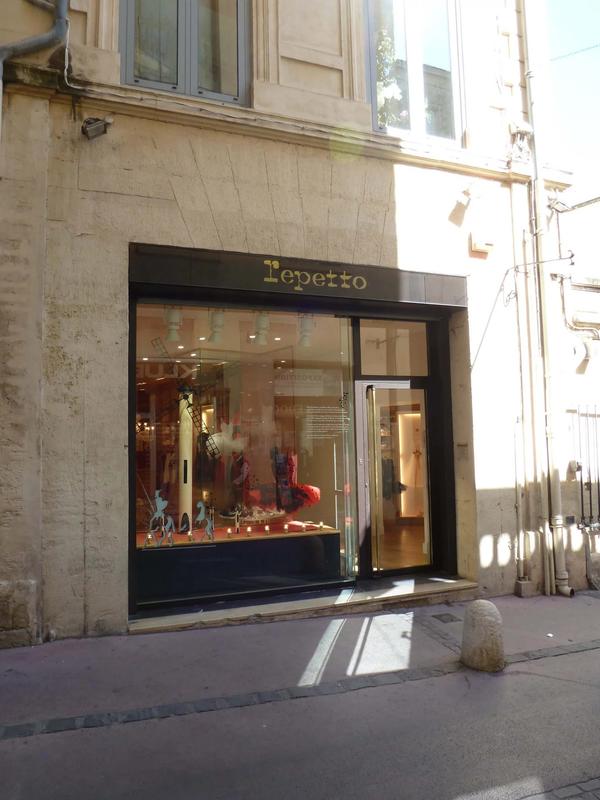 Magasins - 103 m² - 2 pièces