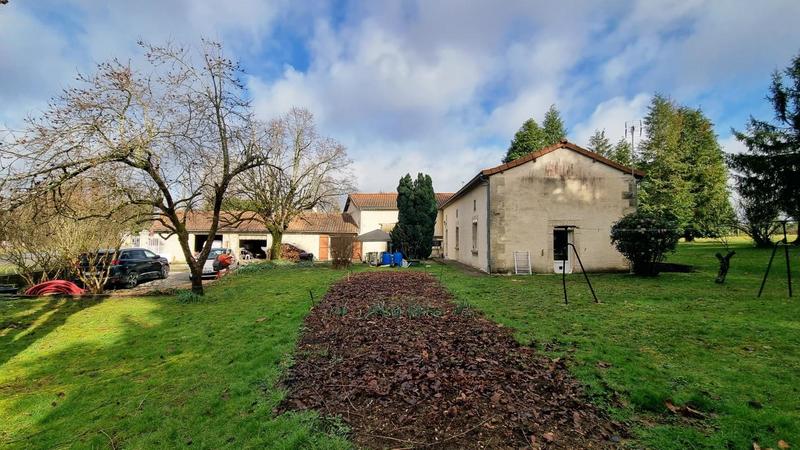 Maison - 247 m² - 7 pièces