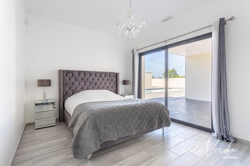 Maison - 281 m² - 9 pièces