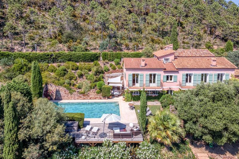 Maison - 195 m² - 6 pièces