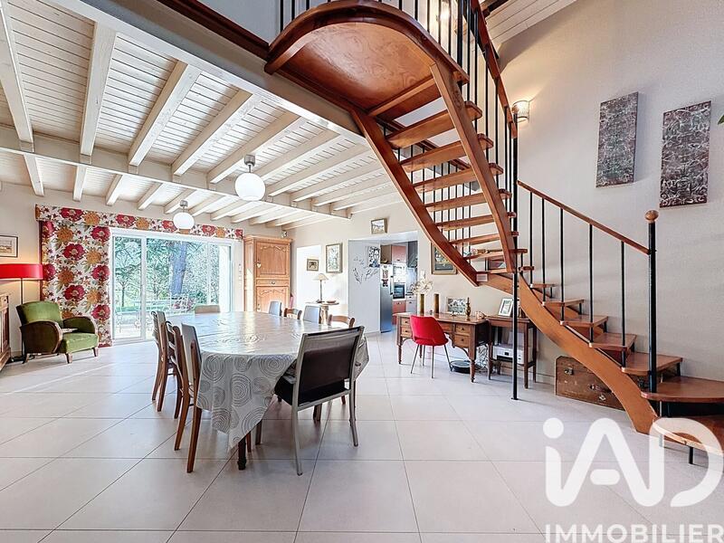 Maison - 356 m² - 18 pièces