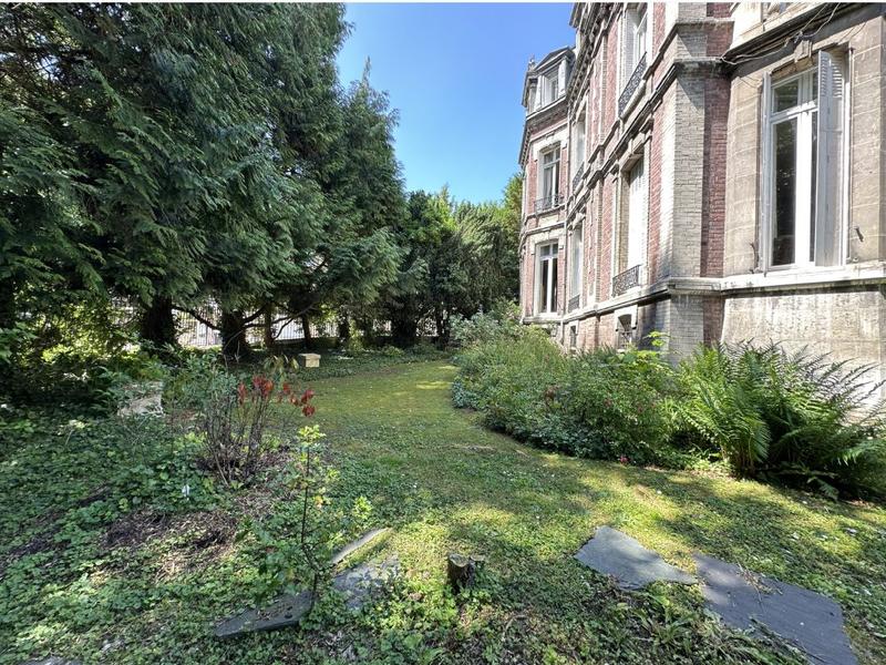 Appartement ancien - 242 m² - 7 pièces