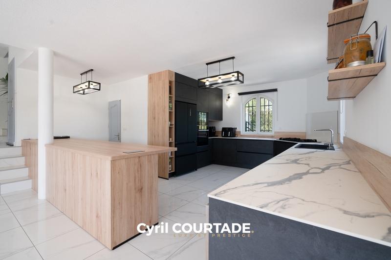 Villa - 245 m² - 7 pièces