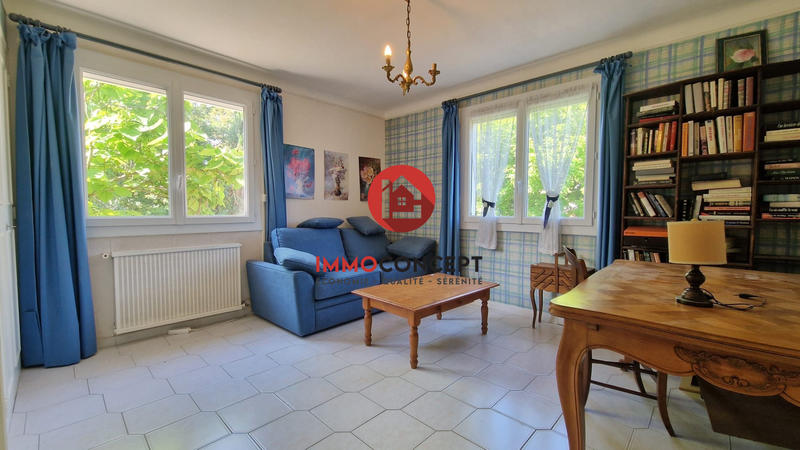 Maison traditionnelle - 221 m² - 9 pièces