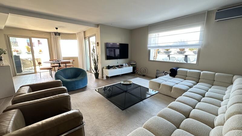 Appartement sur toit - 100 m² - 3 pièces