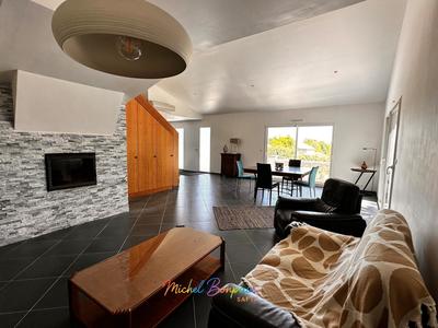 Maison - 230 m² - 7 pièces