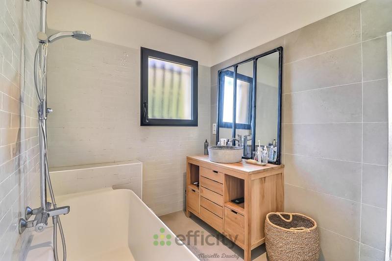 Maison - 250 m² - 9 pièces