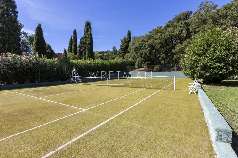 Maison - 237 m² - 8 pièces