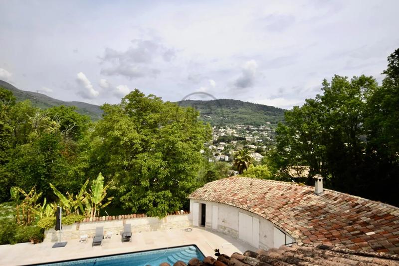 Villa - 240 m² - 6 pièces