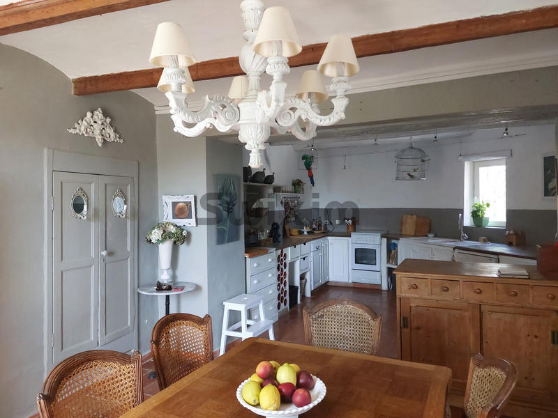 Propriété - 220 m² - 8 pièces