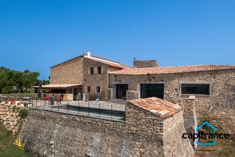 Propriété - 621 m² - 12 pièces