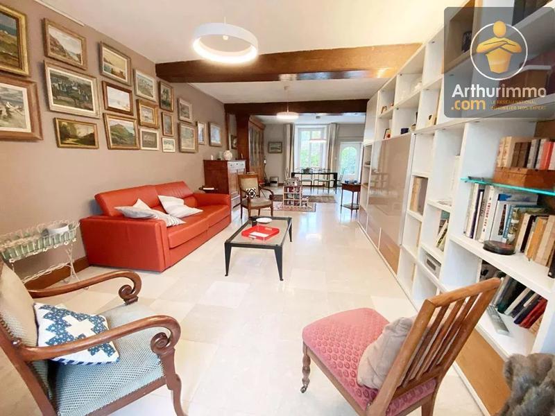 Maison - 343 m² - 12 pièces