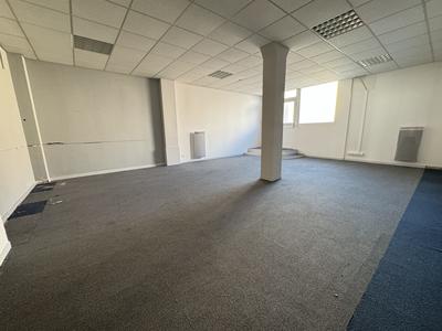 Local d'activités - 131 m² - 5 pièces