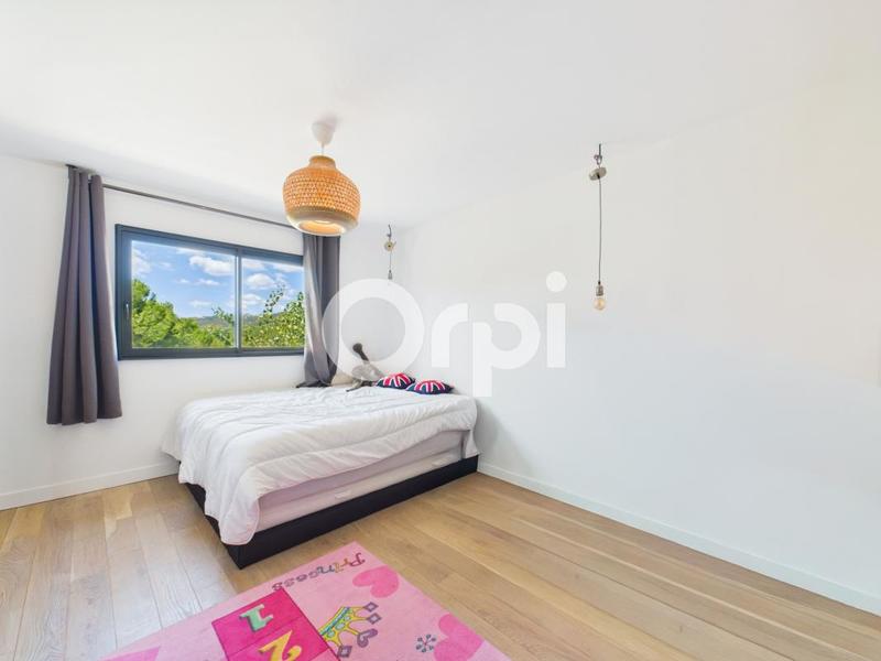 Maison - 204 m² - 6 pièces