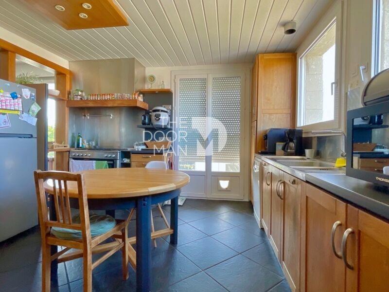 Maison - 210 m² - 10 pièces