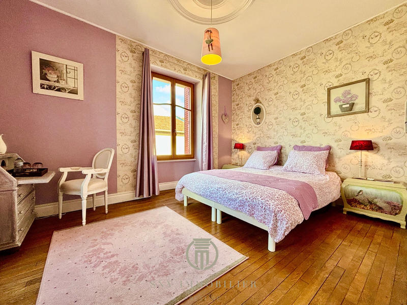 Maison - 290 m² - 12 pièces