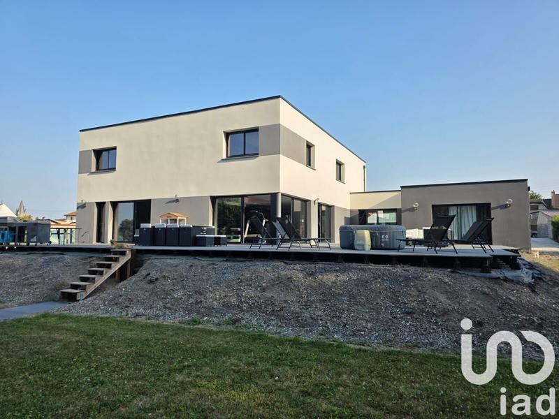 Maison - 330 m² - 10 pièces