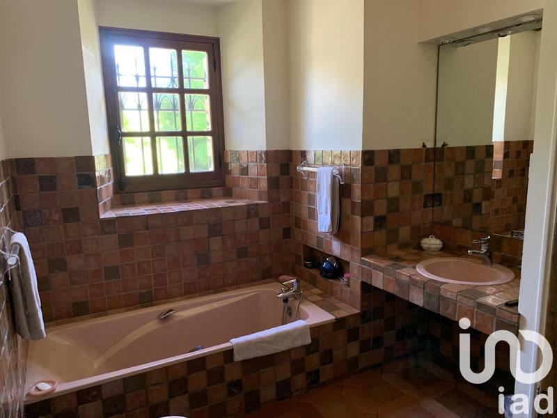 Maison - 260 m² - 10 pièces