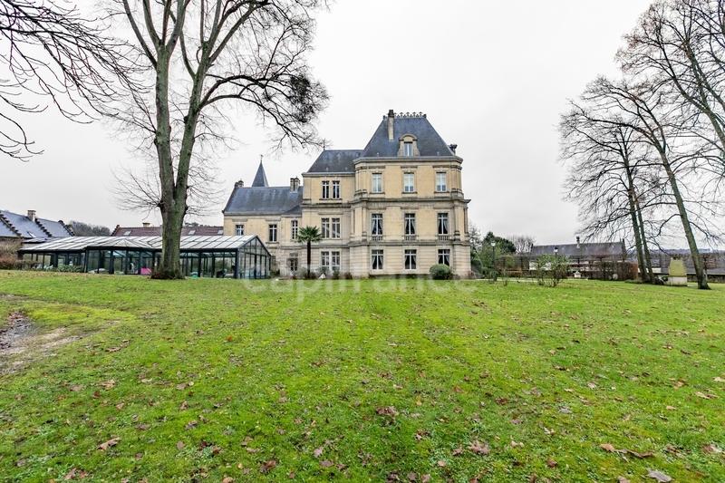Propriété - 750 m² - 15 pièces