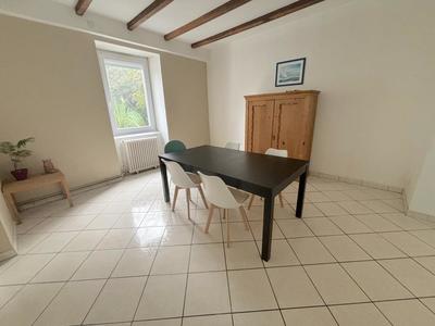 Maison - 200 m² - 7 pièces