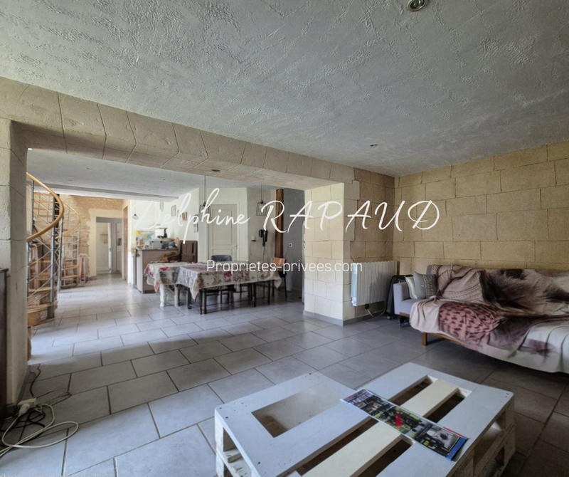 Maison - 205 m² - 9 pièces