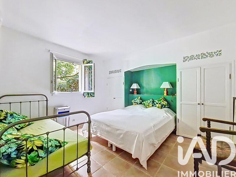 Maison - 215 m² - 8 pièces