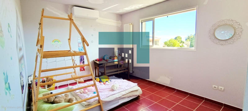 Villa - 256 m² - 4 pièces